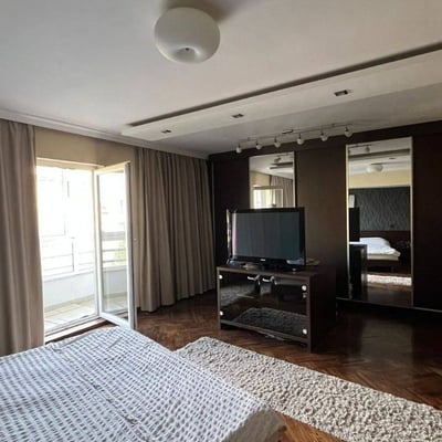 Alquiler de un espacioso apartamento de 3 habitaciones, 125 m², centro de la ciudad, Belgrado, Serbia